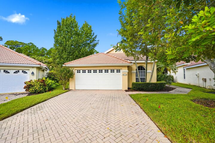 Property Photo:  712 SW Saint Vincent Cove  FL 34986 