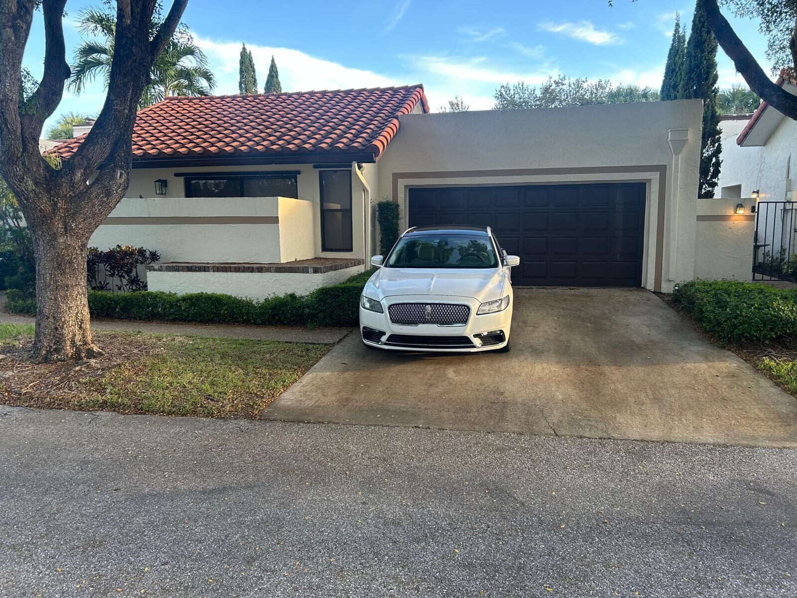 Property Photo:  6945 Palmar Court  FL 33433 