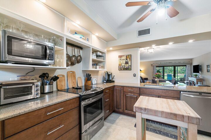 Property Photo: 300 N Highway A1a 107C FL 33477