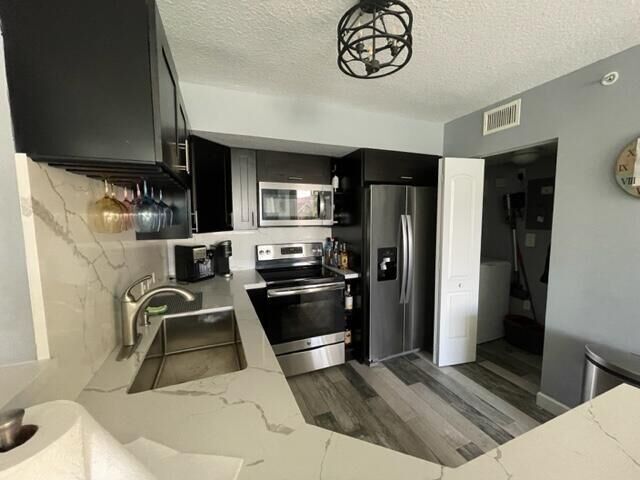Property Photo:  110 Villa Circle 110  FL 33435 