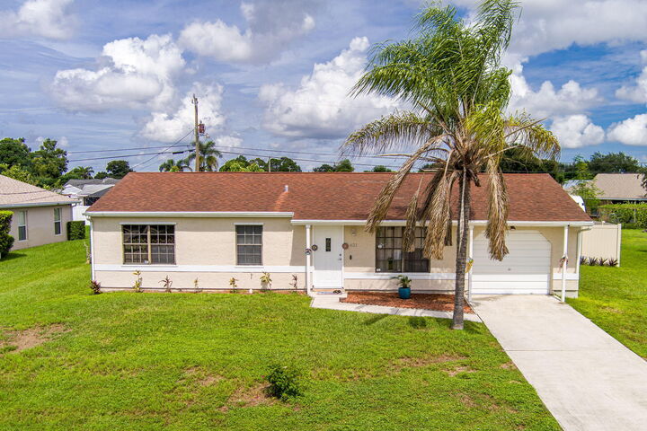 Property Photo:  621 SW Stillman Avenue  FL 34953 