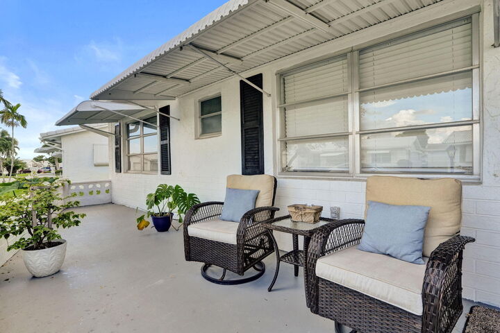 Property Photo:  2012 SW 18th Drive  FL 33426 