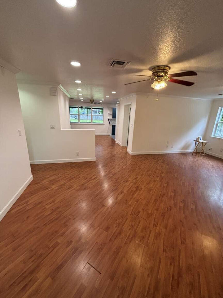 Property Photo:  6860 Venetian Drive  FL 33462 