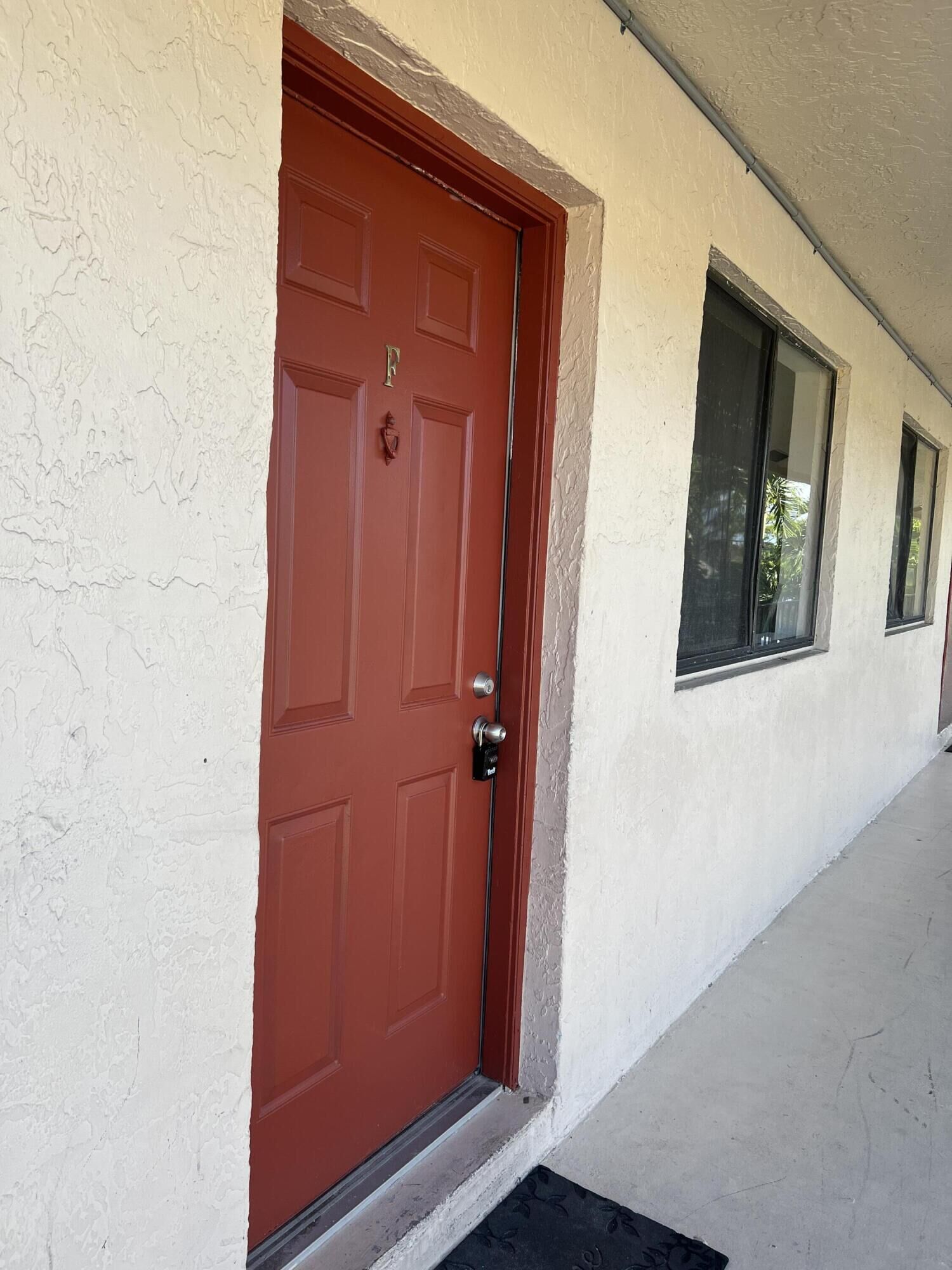 Property Photo: 700 Nottingham Circle F FL 33463