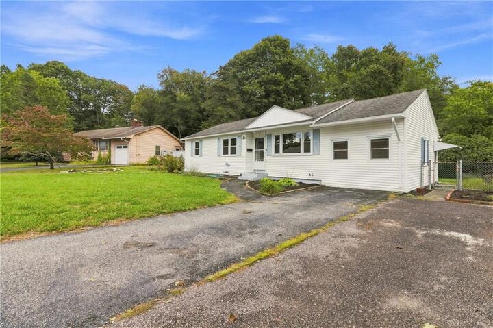 Property Photo:  11 Dupont Circle  RI 02852 