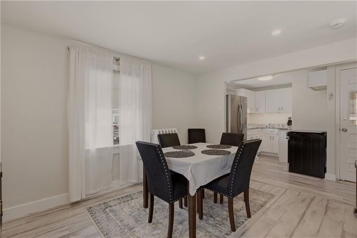 Property Photo:  629 Thames Street 2  RI 02840 