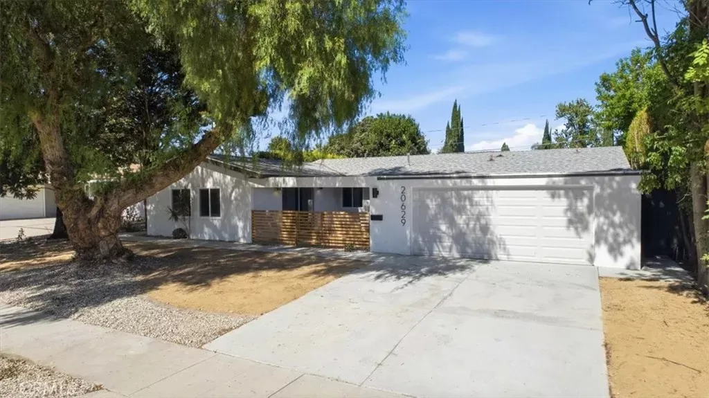 Property Photo: 20629 Londelius Street CA 91306