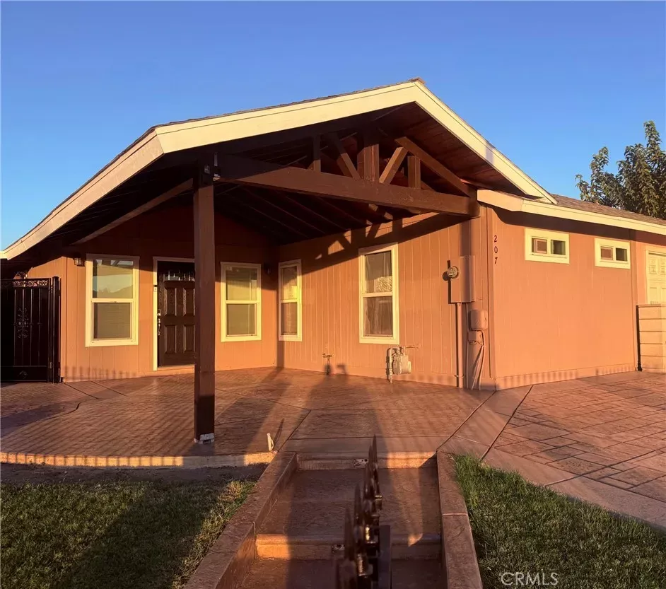 Property Photo:  207 I  CA 93640 