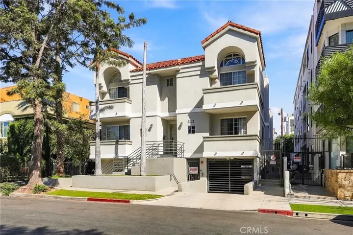 Property Photo:  812 Hudson  CA 90038 