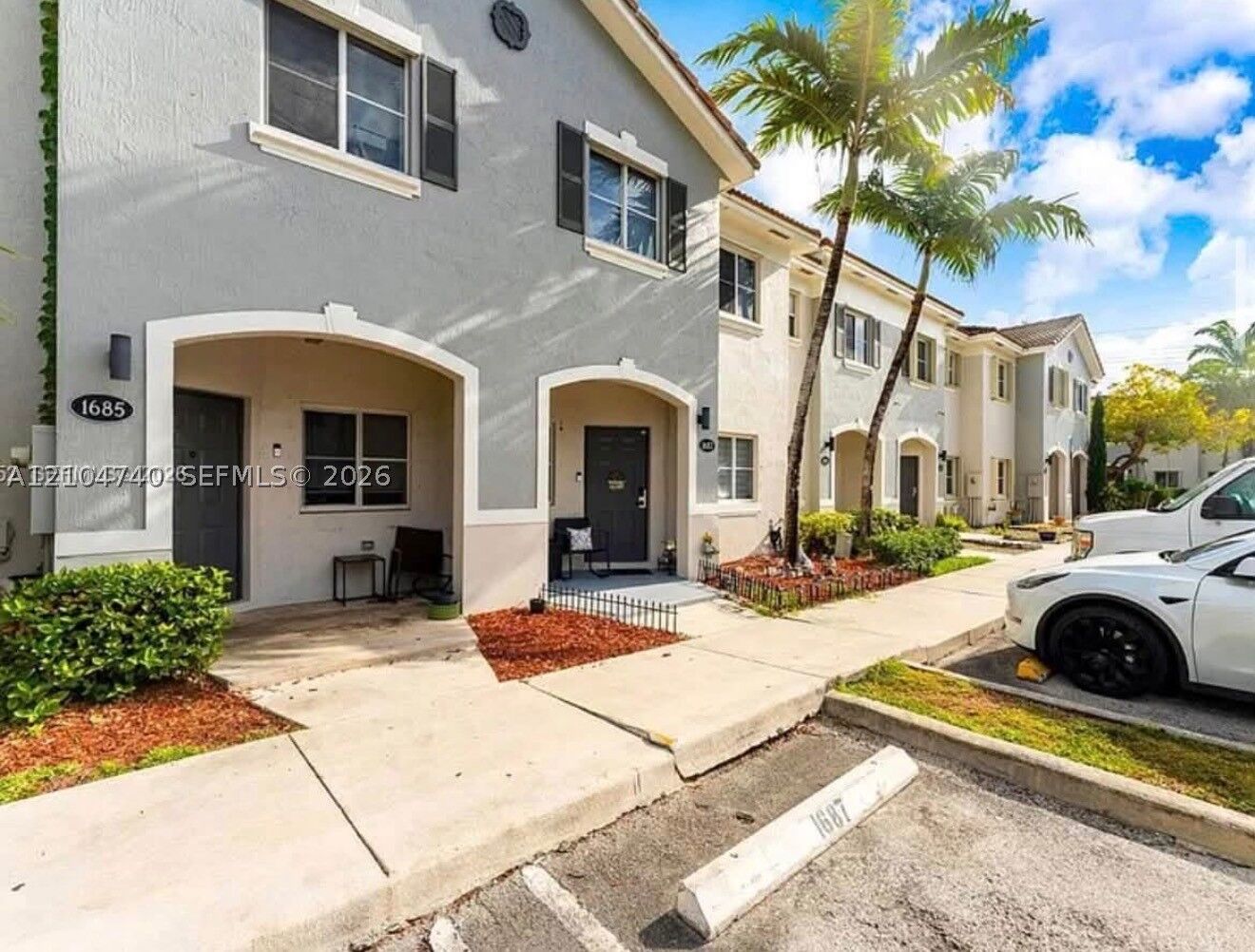 Property Photo: 1687 SE 30th St FL 33035