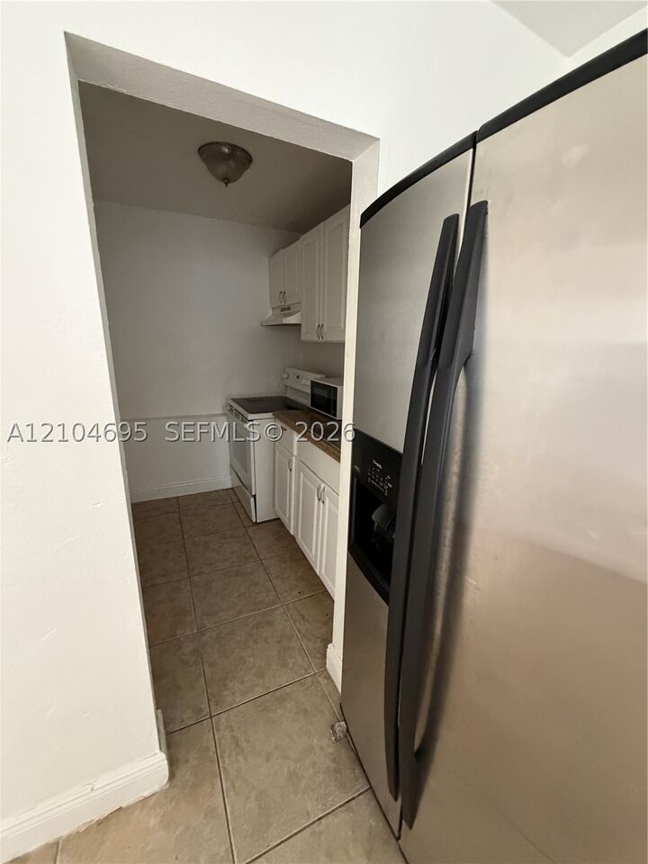 Property Photo:  1842 Johnson St 3  FL 33020 
