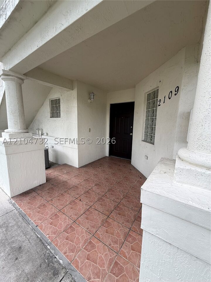 Property Photo: 11121 NW 89th Ter 2109 FL 33178