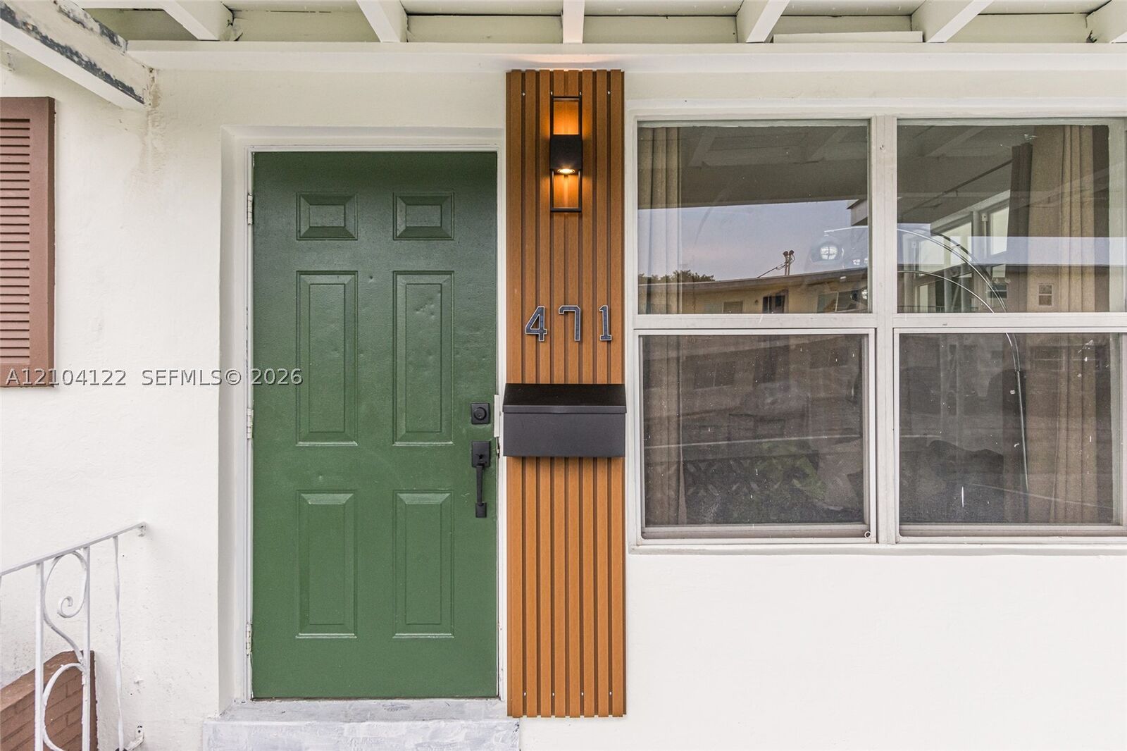 Property Photo:  471 SW 27th Ter  FL 33312 