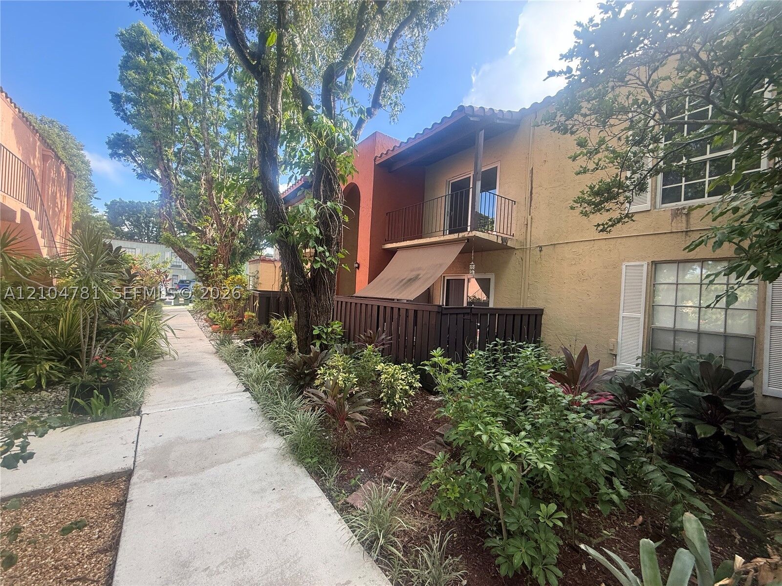 Property Photo:  10762 N Kendall Dr I16  FL 33176 