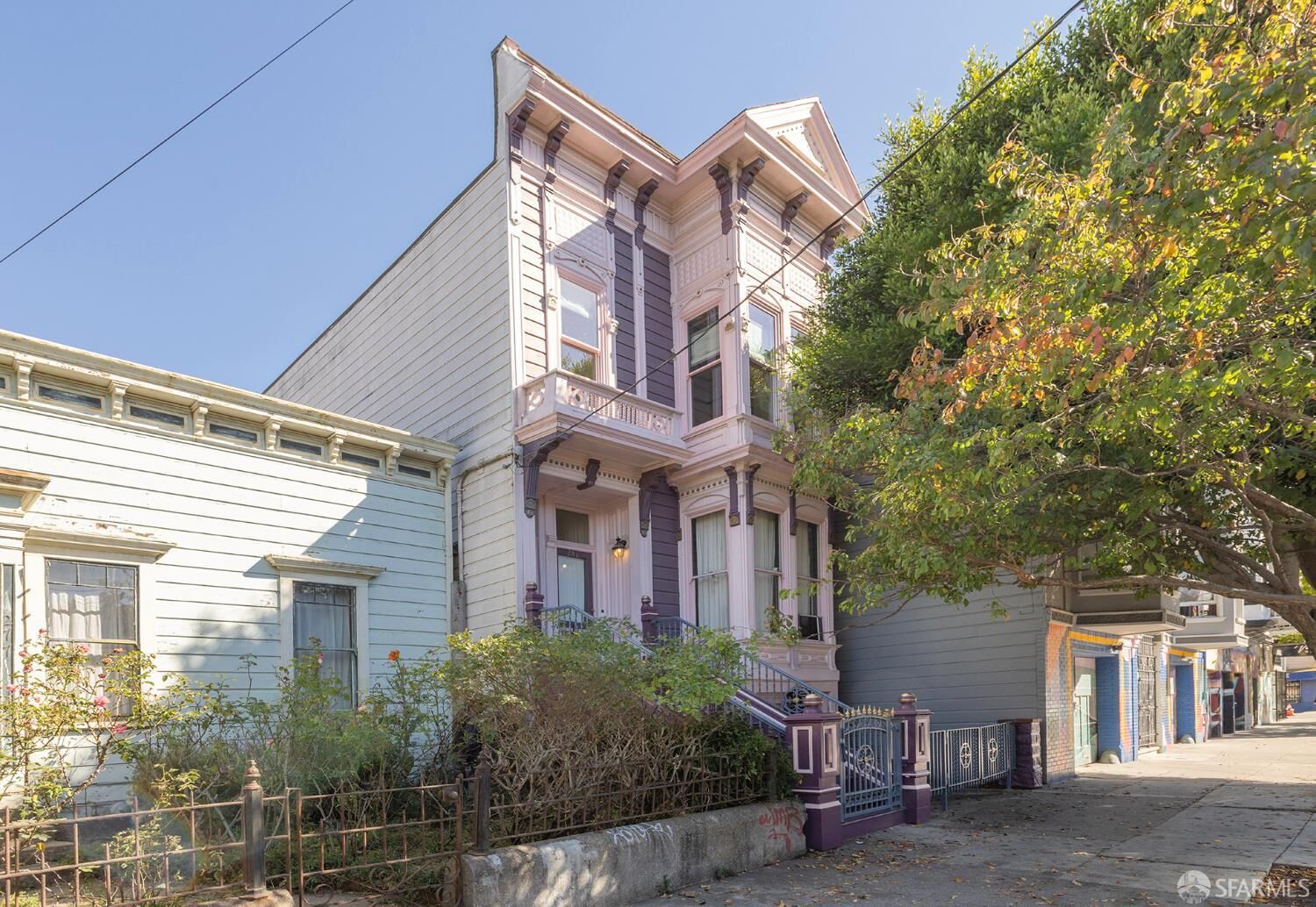 Property Photo:  279 Bartlett Street  CA 94110 