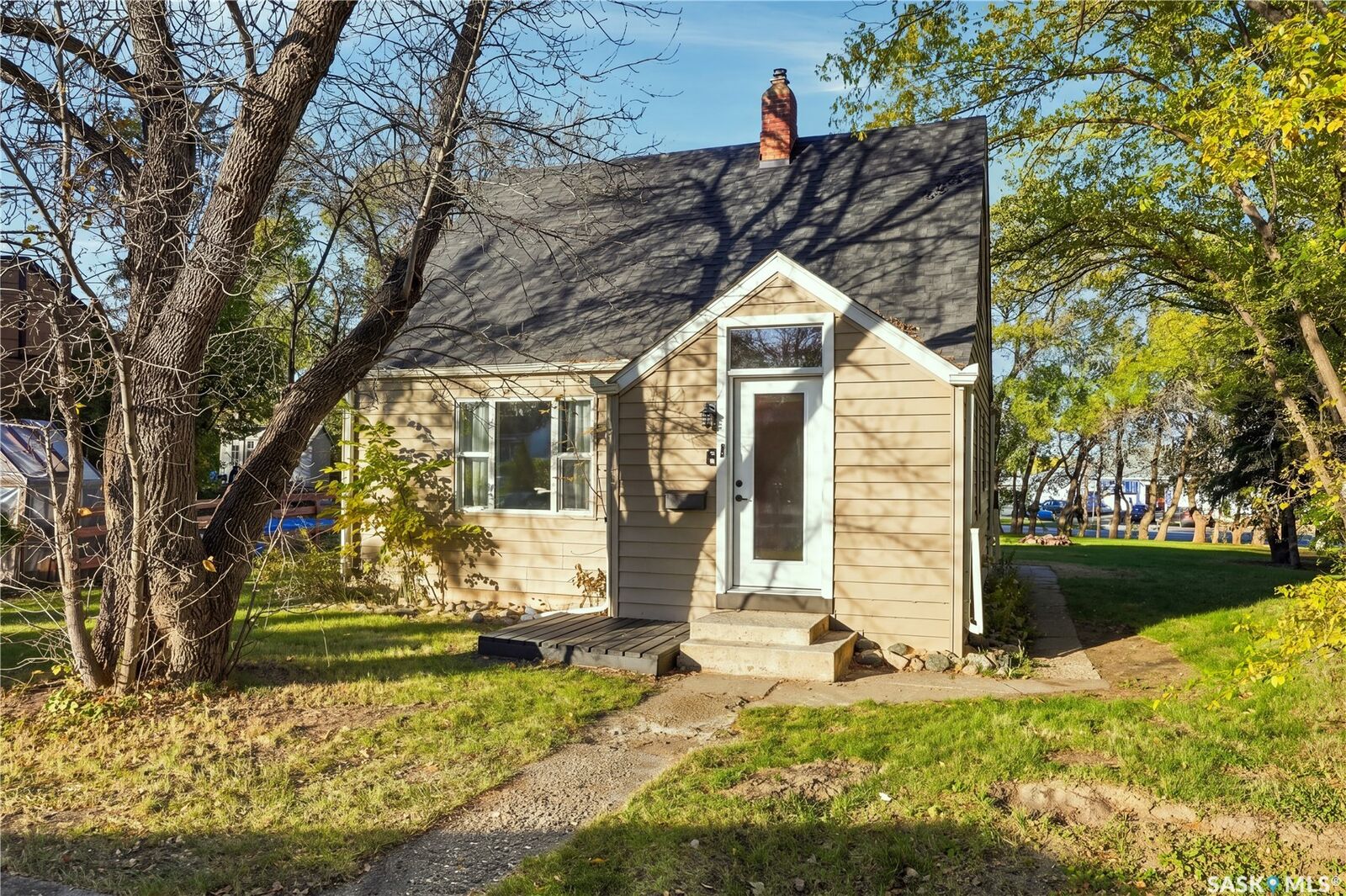 Property Photo:  8 Connaught Place  SK S7L 1C7 