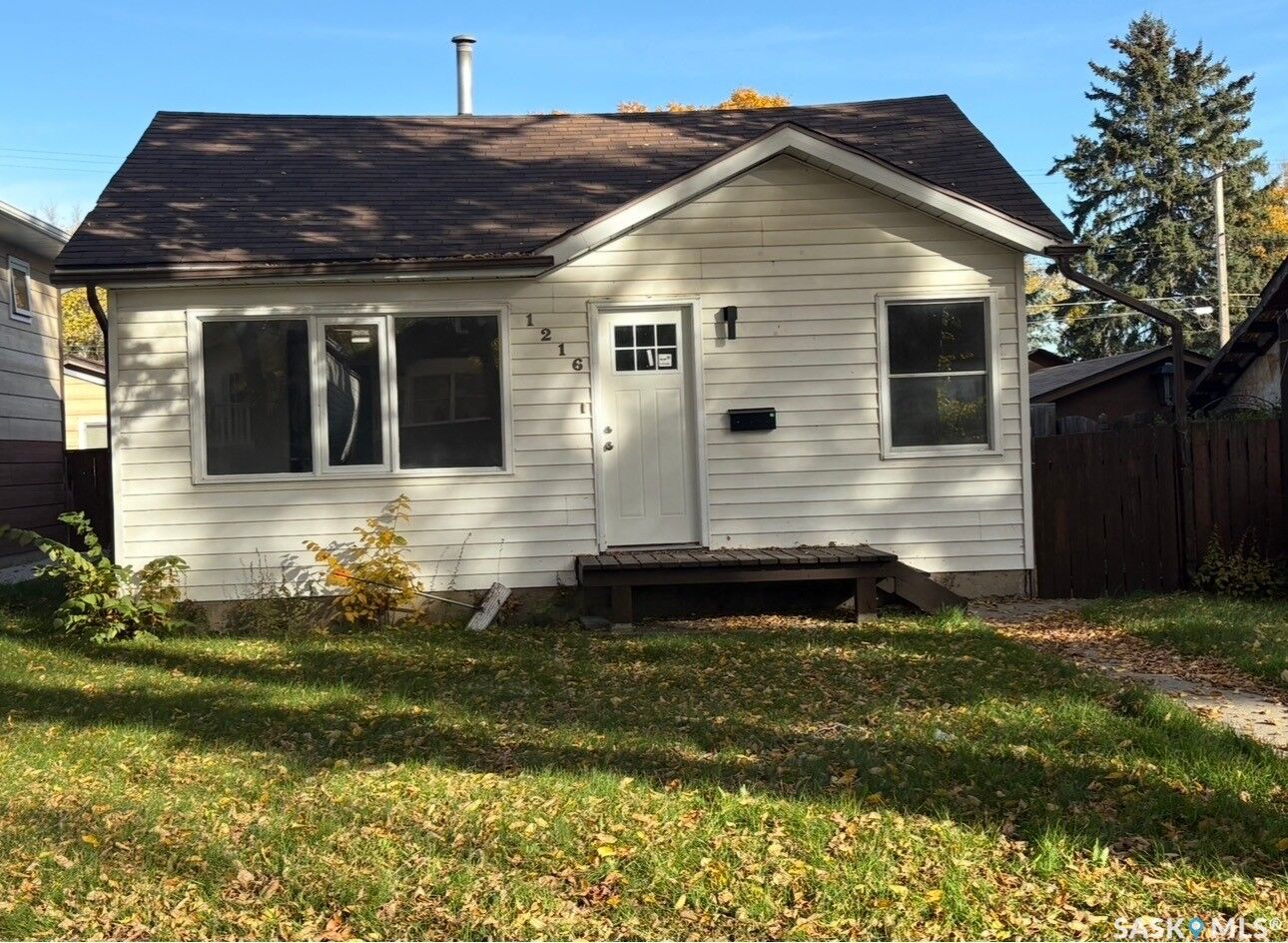 Property Photo:  1216 K Avenue S  SK S7M 2G7 