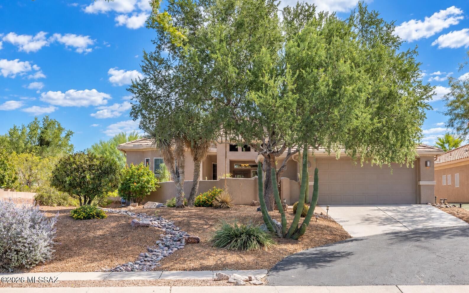 Property Photo: 13577 N Heritage Gateway Avenue AZ 85658