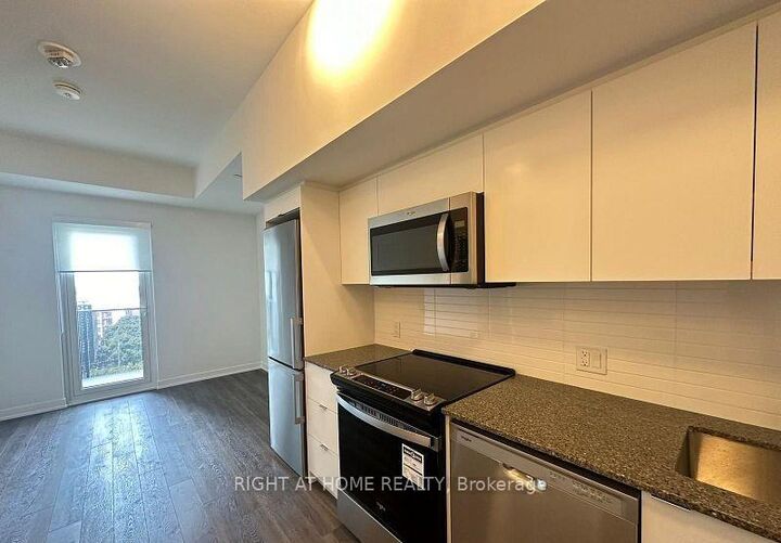 Property Photo: 500 Wilson Avenue 809 ON M3H 0E5