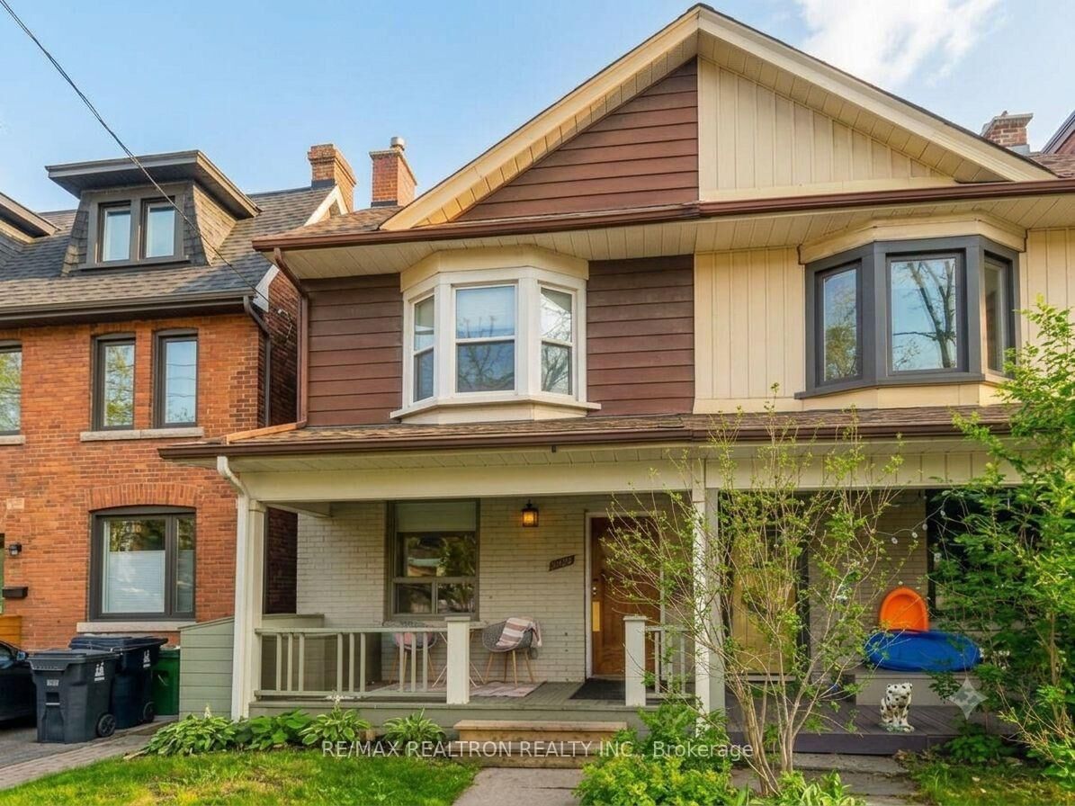 Property Photo:  1047 Davenport Road  ON M6G 2C2 