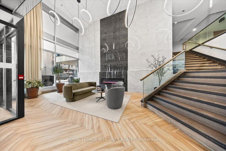 Property Photo:  161 Laurier Avenue W 1104  ON K1P 5J2 