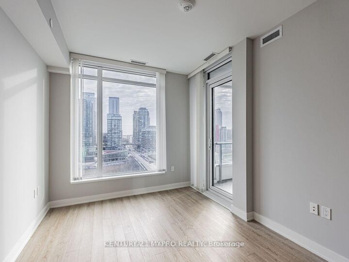 Property Photo: 27 Bathurst Street 901W ON M5V 0R1