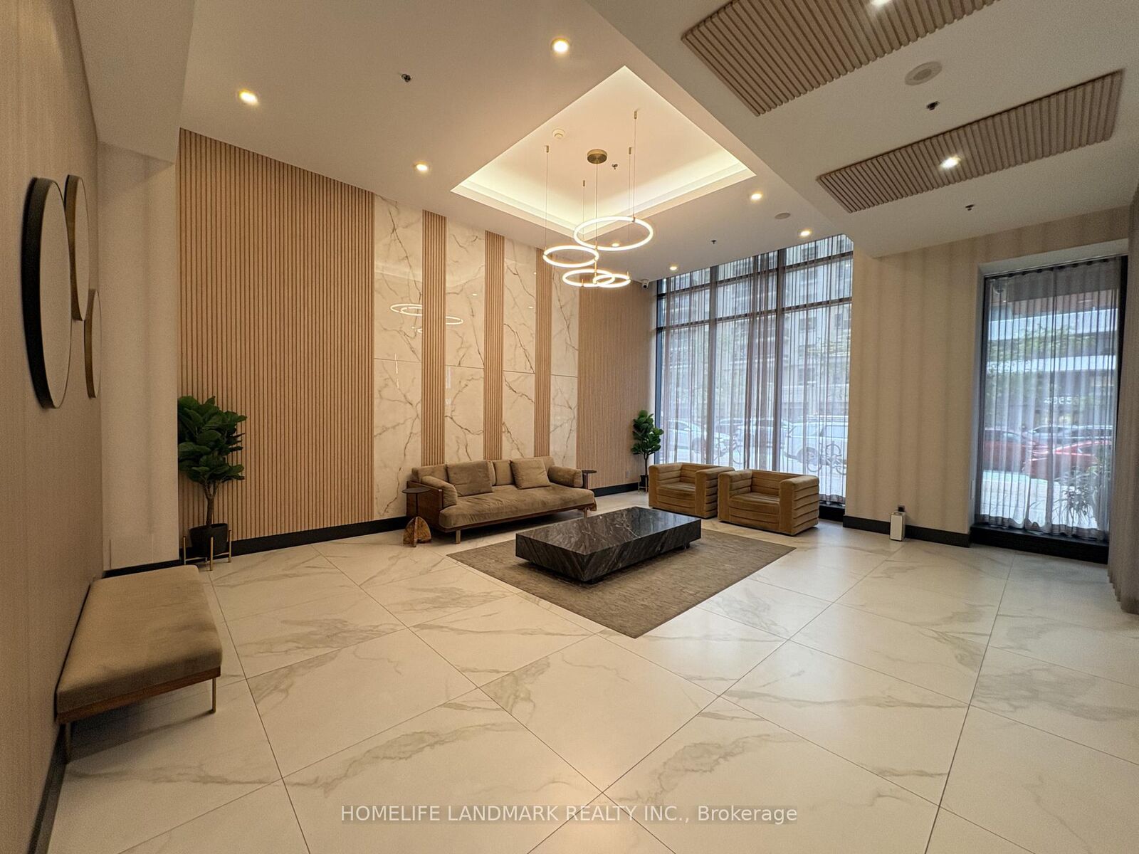 Property Photo:  4070 Confederation Parkway 1002  ON L5B 0E9 