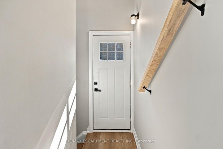 Property Photo:  46 Bobolink Road Lower  ON L9A 2P4 