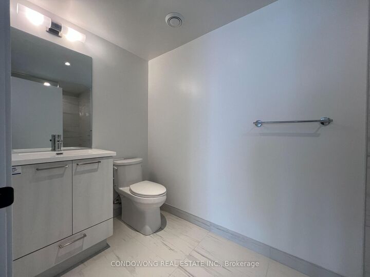 Photo de la propriété: 195 Commerce Street 4006 ON L4K 0P9