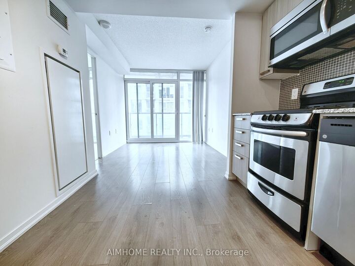 Property Photo: 36 Lisgar Street 1916 ON M6J 0C7