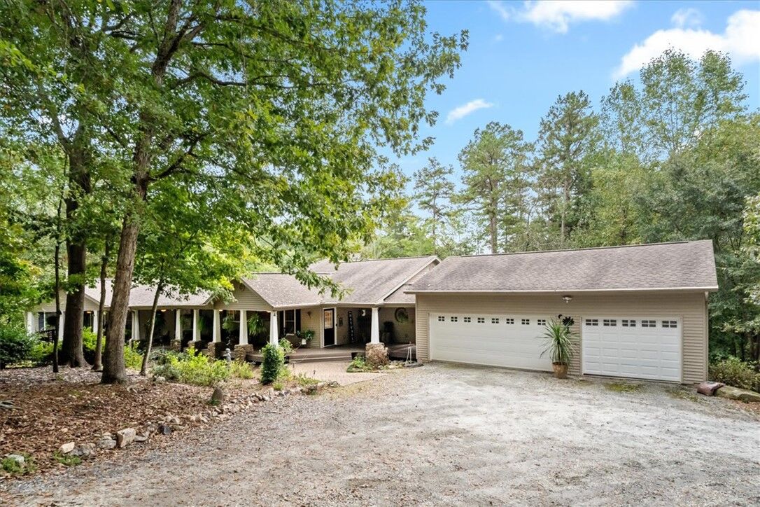 Property Photo: 426 Handrops Lane SC 29693
