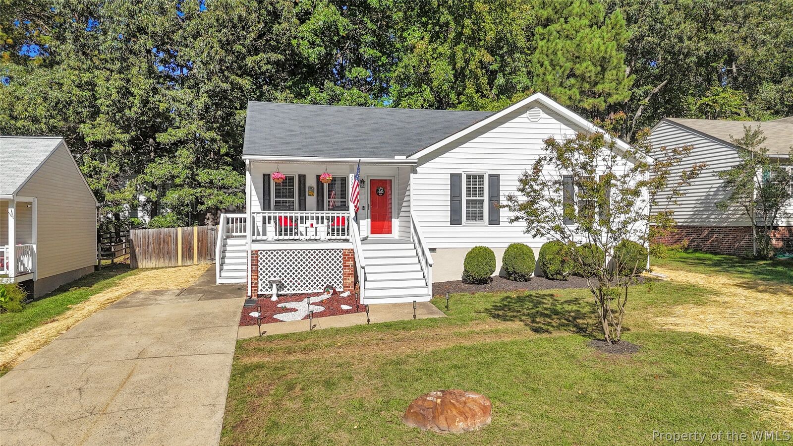 Property Photo: 2724 Glen Point Circle VA 23233