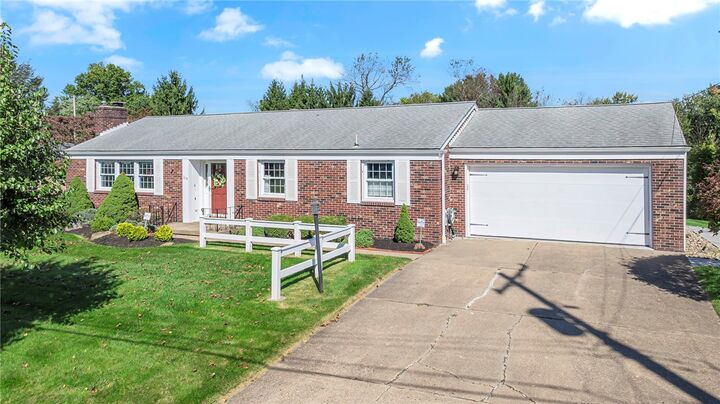 Property Photo: 115 Fairfield Dr PA 15066