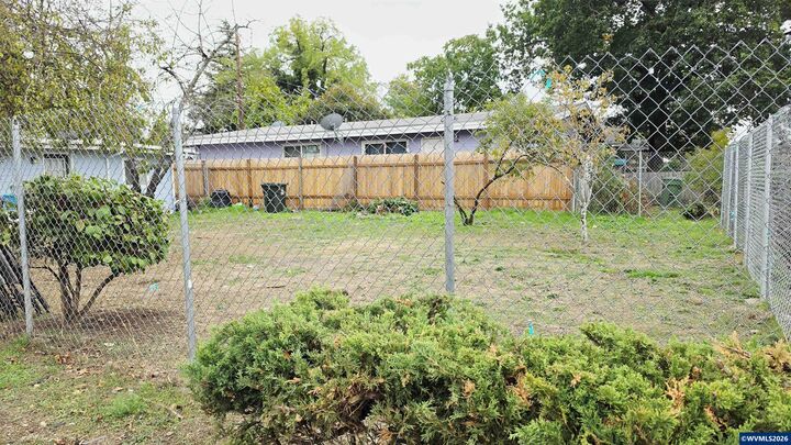 Property Photo: 1748 Bellevue St SE OR 97301