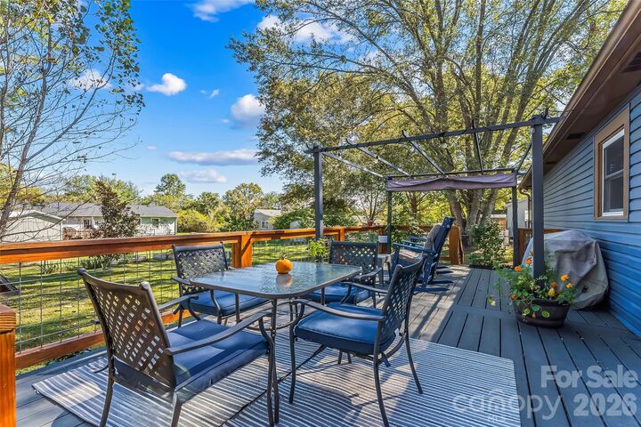 Property Photo: 23 E Silverleaf Drive NC 28739