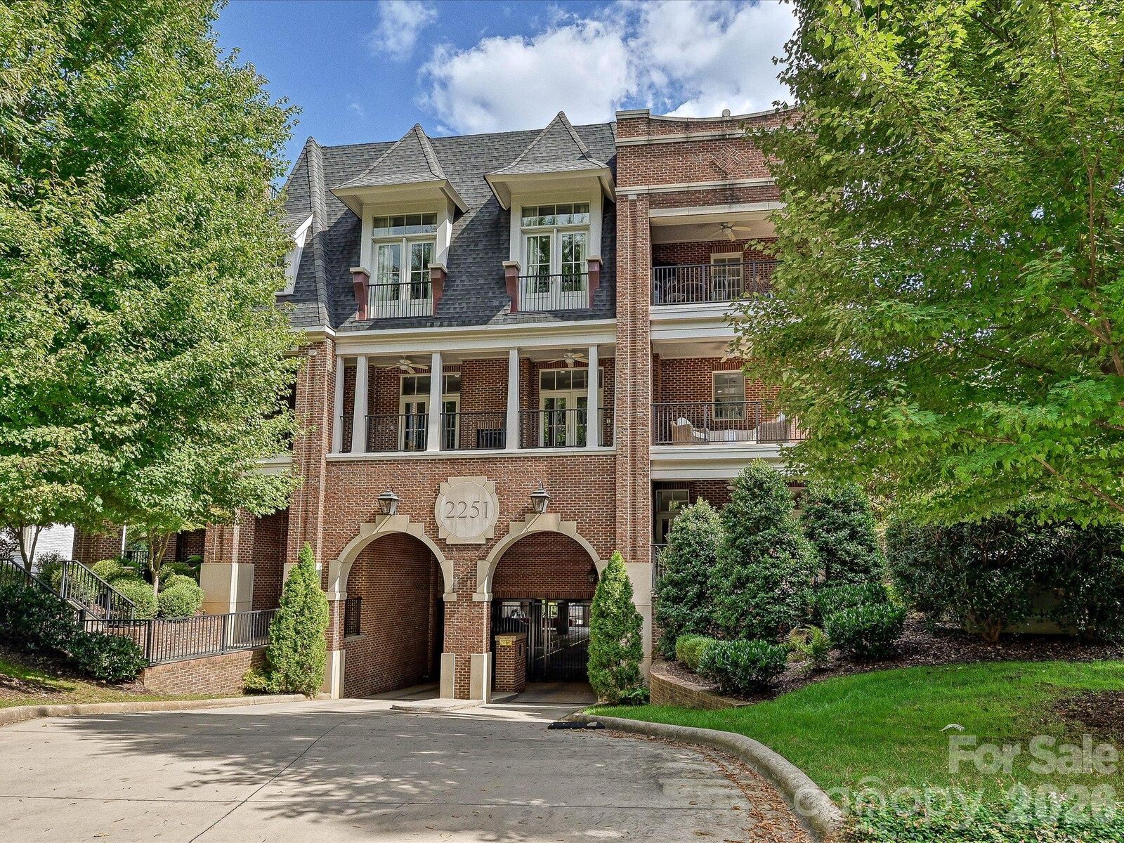 Property Photo: 2251 Selwyn Avenue 203 NC 28207