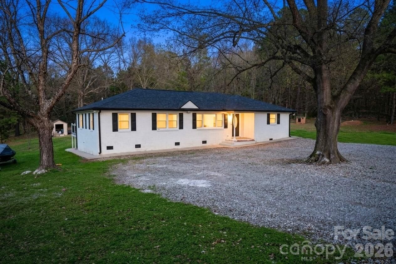 Property Photo: 1417 Old Belmeade Drive NC 28214