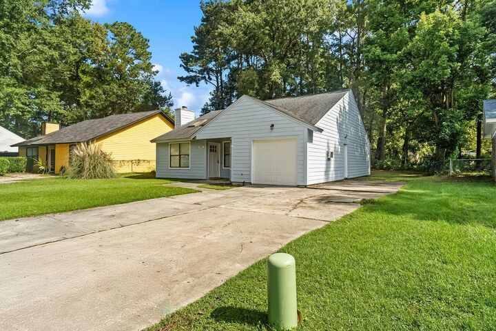Property Photo:  402 Elliott Drive  SC 29456 