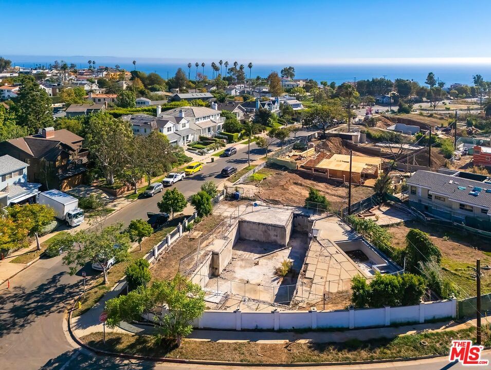 Property Photo: 541 Almar Ave CA 90272