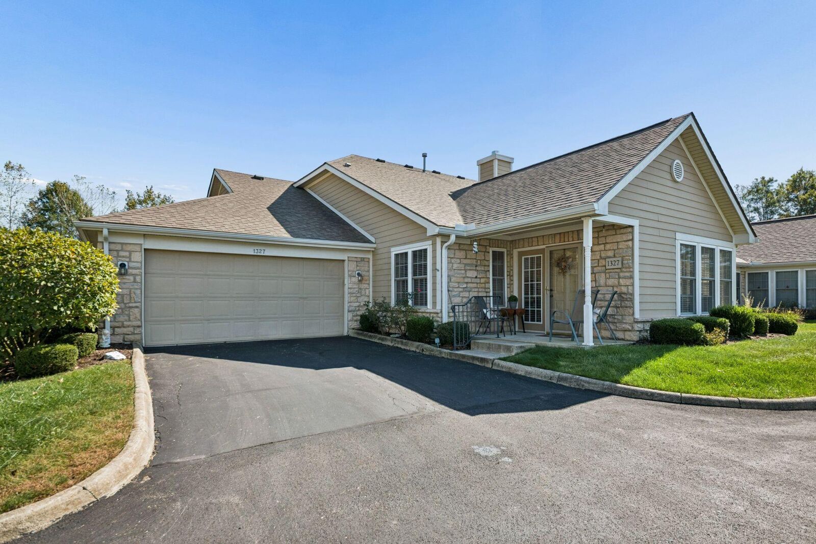 Property Photo:  1327 Allington Lane  OH 43240 