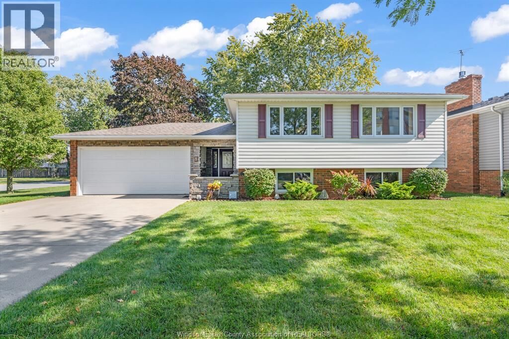 Property Photo: 8 Bruce Avenue ON N8H 4C3