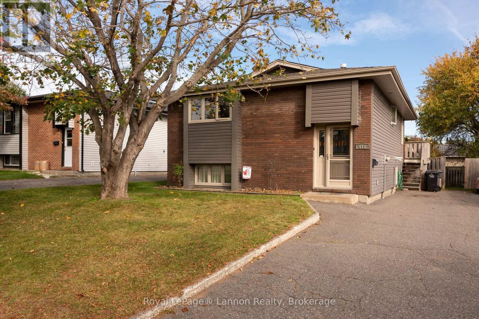 Property Photo:  612 Lanark Crescent  ON P7A 7V6 