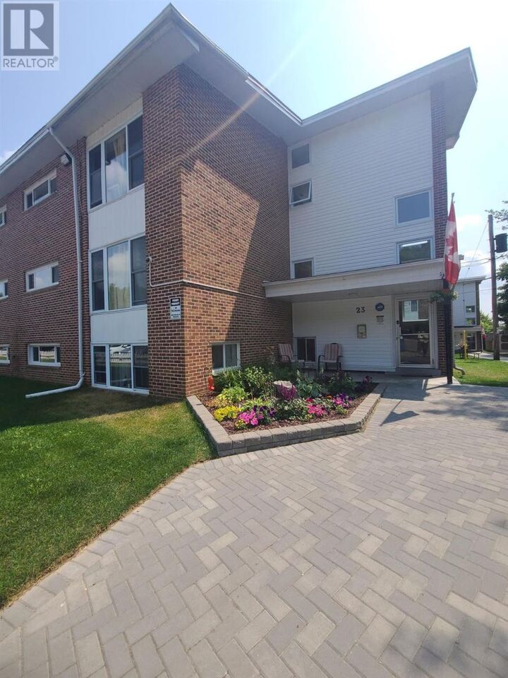 Property Photo:  23 Mississauga Ave # 6  ON P5A 1E1 