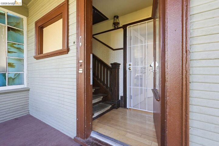 Property Photo: 170 Vernon Ter CA 94610