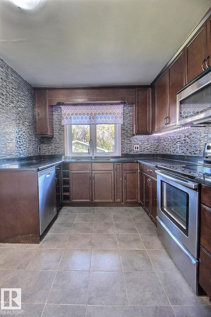 Property Photo:  11511 135 Street NW  AB T5M 1K9 