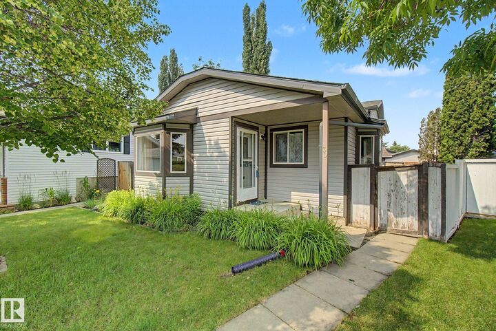 Property Photo:  30 Matthew Road  AB T7X 2R2 