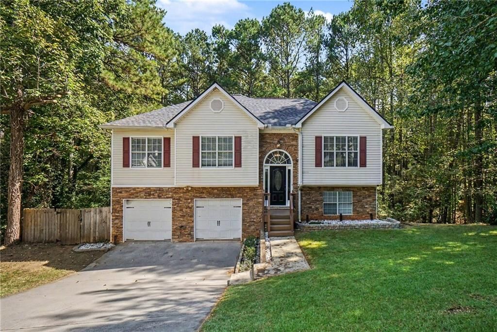 Property Photo: 402 Eileen Circle GA 30114