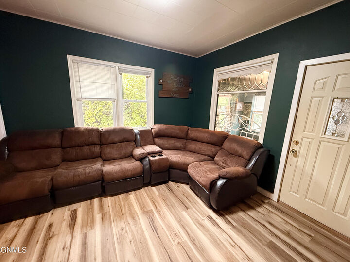 Property Photo:  704 5th Avenue NW  ND 58554 