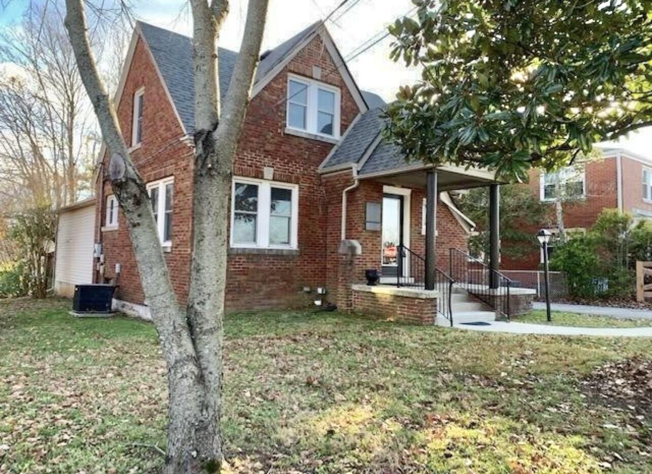 Property Photo:  1503 Lexington Road  KY 40475 