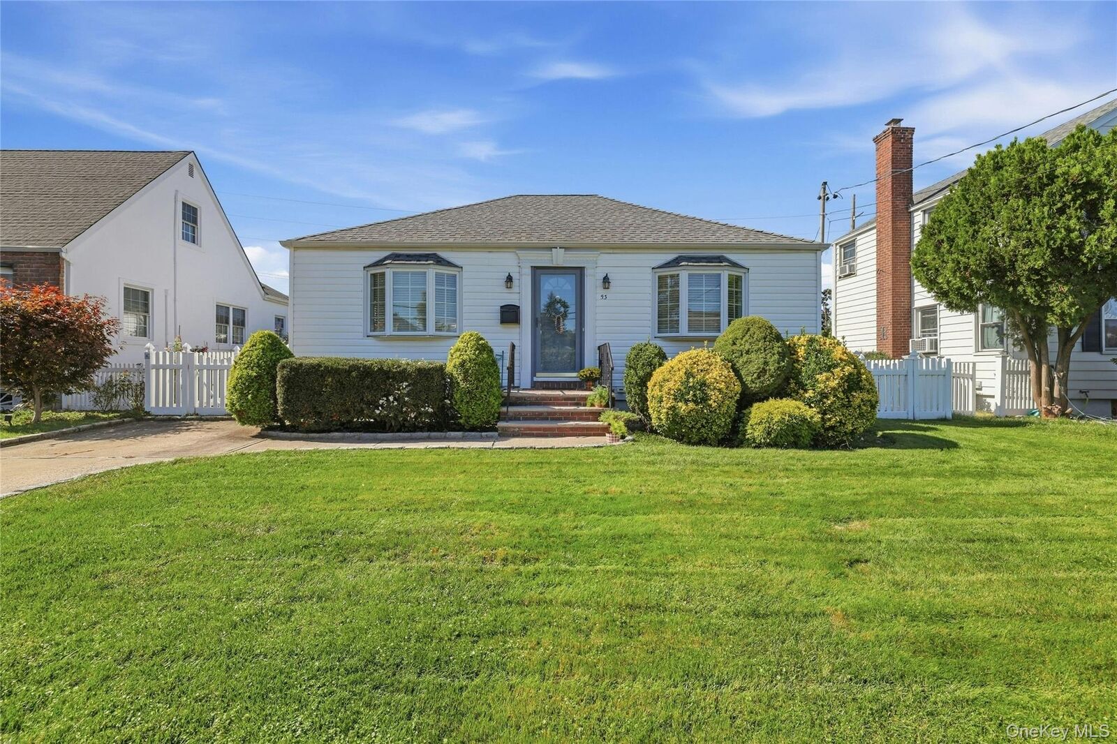 Property Photo: 53 Greenway W NY 11040